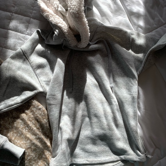 COZY SHERPA LINED HOODIE 🖤 - Picture 2 of 4